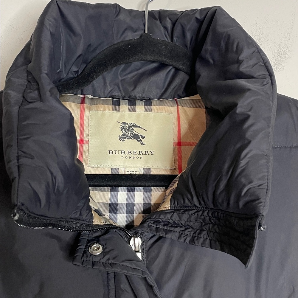 Burberry | Women’s Black Kelsea Puffer Vest Nova Check Lining Size Small - Picture 3 of 8